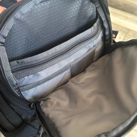 The North Face Recon 30L Unisex TNF Black NWOT - Picture 6 of 7